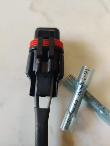 Pig Tail Metric Pack 280, Female Connector in Kuwait