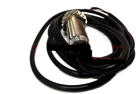 1PCS M18 Analog Proximity Switch Linear Displacement Sensor Output 0-10V 10-0V Distance 0-8MM in Kuwait