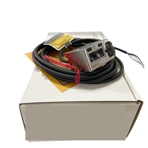 1 قطعة LR-TB2000 مستشعر الإزاحة الأحمر من نوع الكابل in Kuwait