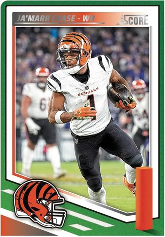 مجموعة Panini 2025 Score Football الحصرية من المصنع الضخم المختوم من MEGA Foil Pack مع 12 بطاقة بما في ذلك بطاقات Rookies وParallels! ابحث عن ترافيس هانتر وجاكسون دارت وأشتون جينتي وكام وارد وغيرهم الكثير! in Kuwait