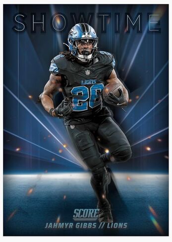 مجموعة Panini 2025 Score Football الحصرية من المصنع الضخم المختوم من MEGA Foil Pack مع 12 بطاقة بما في ذلك بطاقات Rookies وParallels! ابحث عن ترافيس هانتر وجاكسون دارت وأشتون جينتي وكام وارد وغيرهم الكثير! in Kuwait