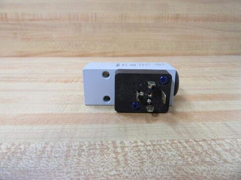 FESTO PEV-1/4-B 1-12 بار، 125 فولت تيار مستمر، 15-175 رطل لكل بوصة مربعة، -20 إلى +80 درجة مئوية (10773)، 250 فولت تيار متردد، موصل قابس G1/4، مفتاح الضغط in Kuwait