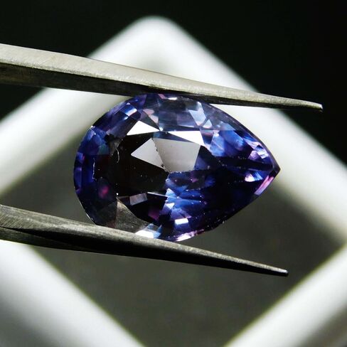 Natural Alexandrite Color Change CERTIFIED 8.9 Ct Pear Ring Size Loose Gemstone in Kuwait