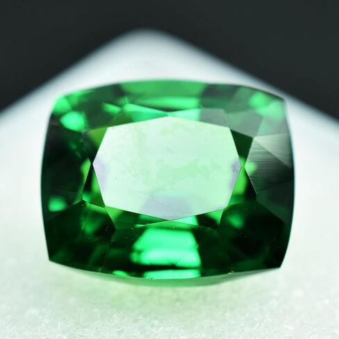 Tsavorite Garnet Flawless Ceylon 10 Ct Loose Gemstones Cushion Excellent Cut AAA in Kuwait