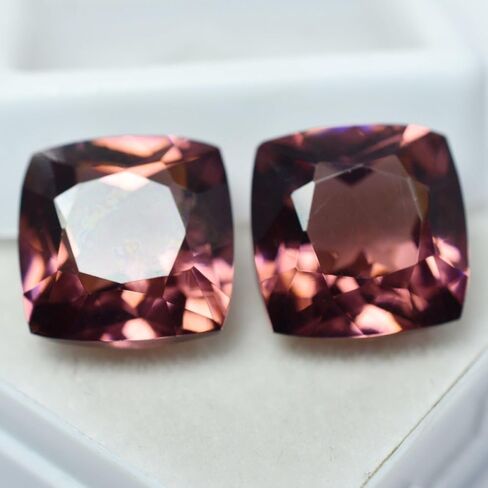 زوج معتمد من الياقوت الطبيعي Padparadscha 18.12 قيراط مربع الشكل من الأحجار الكريمة in Kuwait