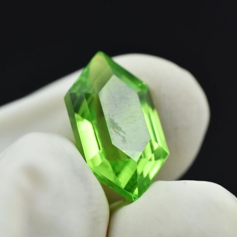 9.50 Ct Natural Rare GREEN Peridot CERTIFIED Fancy Cut Loose Gemstone Ring Size in Kuwait