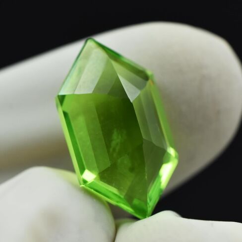 9.50 Ct Natural Rare GREEN Peridot CERTIFIED Fancy Cut Loose Gemstone Ring Size in Kuwait
