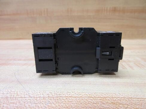 Idec SH3B-05 Relay Socket SH3B05 (Pack of 7) in Kuwait