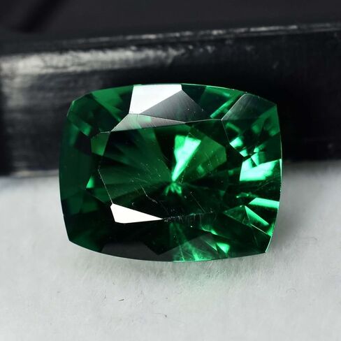 10 Ct NATURAL Garnet CUSHION Shape Green CERTIFIED Gemstone in Kuwait