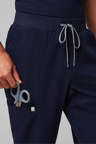 بنطال Fabletics للرجال - MotionTech، تمدد في 4 اتجاهات، مقاوم للتجاعيد، مضاد للانكماش، كحلي، Reg، مقاس XL in Kuwait