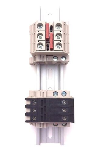 صندوق تجميع الطاقة الشمسية Dinkle 3 حاملات فيوز 10 مدخلات AWG 6 مخرج AWG 36A 600V in Kuwait