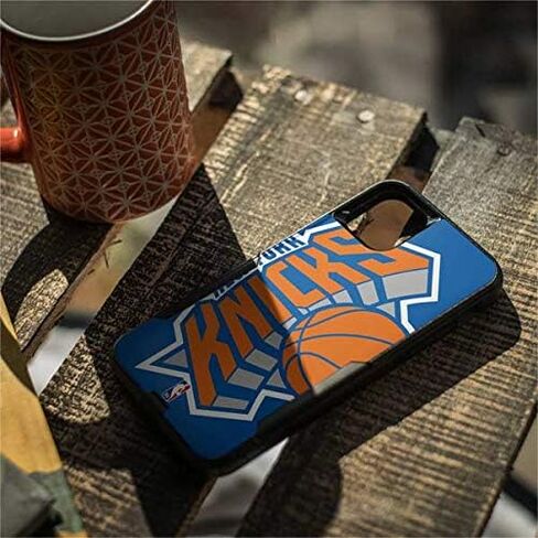 ملصق Skinit متوافق مع حافظة OtterBox Commuter iPhone 11 Pro Max - تصميم شعار كبير مرخص رسميًا من NBA New York Knicks in Kuwait