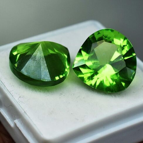 PERIDOT 16.80 Ct Natural Extremely Green CERTIFIED Pear Cut Loose Gemstone PAIR in Kuwait