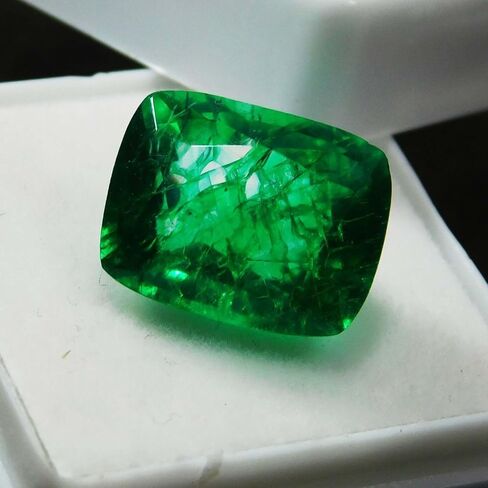 Attractive Natural Green EMERALD Cushion Shape 6 Ct CERTIFIED Loose Gemstone in Kuwait