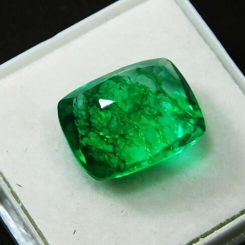 Attractive Natural Green EMERALD Cushion Shape 6 Ct CERTIFIED Loose Gemstone in Kuwait