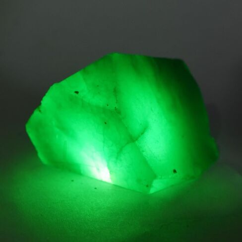 CERTIFIED Uncut Rough 343.25 Ct Earth Mined Green Emerald Loose Natural Gemstone in Kuwait