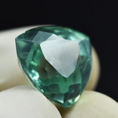 Natural Ceylon Bluish Green Sapphire 10.05 Ct Trillion Cut CERTIFIED Gemstone in Kuwait