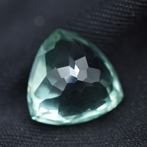 Natural Ceylon Bluish Green Sapphire 10.05 Ct Trillion Cut CERTIFIED Gemstone in Kuwait