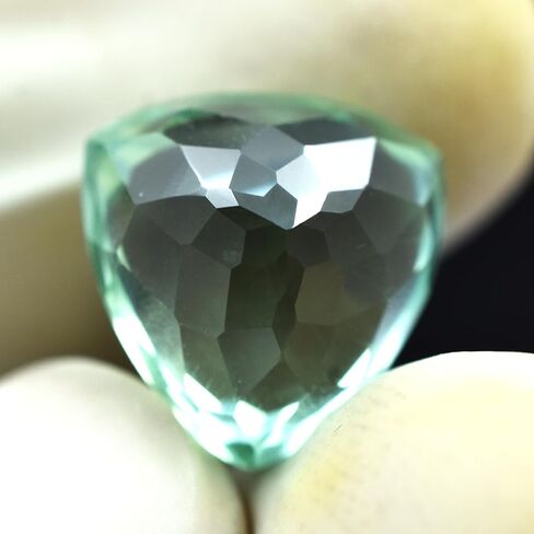 Natural Ceylon Bluish Green Sapphire 10.05 Ct Trillion Cut CERTIFIED Gemstone in Kuwait