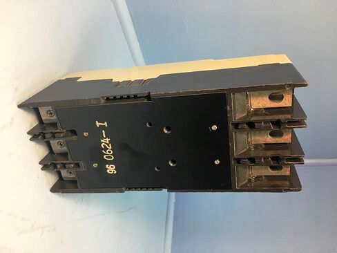 قاطع دائرة كاتلر هامر HJD3250F 250A مع 200 أمبير رحلة Westinghouse HJD3200 in Kuwait