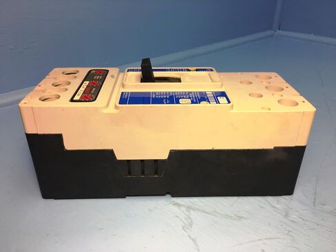 قاطع دائرة كاتلر هامر HJD3250F 250A مع 200 أمبير رحلة Westinghouse HJD3200 in Kuwait