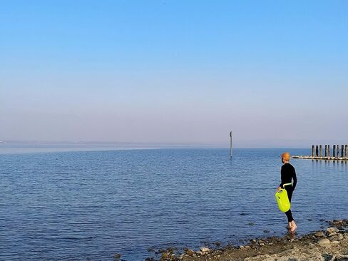 Swim Buoy & Drybag - Safety for Swimmers, Open Water and Triathlon. Pull Buoy for Adults and Kids. Yellow Signal Swimming Bubble in Kuwait