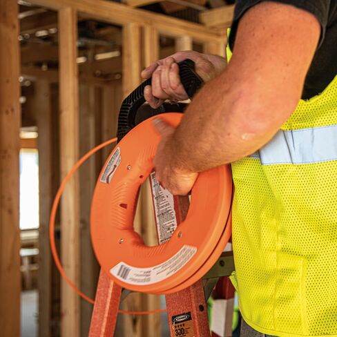 شريط سمكة كهربائي غير موصل 56383 من Klein Tools، ساحبة أسلاك من الألياف الزجاجية متعددة الأخدود، طرف من النايلون، غطاء ومقبض محسن، 100 قدم in Kuwait
