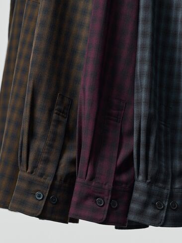 قميص Uniqlo Easy Care الناعم | تم الفحص in Kuwait