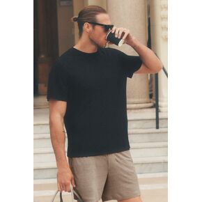 تي شيرت Alo Yoga Linen Jersey Coastal بأكمام قصيرة - أسود in Kuwait