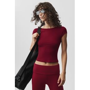 تي شيرت Alo Yoga Alosoft Back For More - أحمر صيفي رومانسي in Saudi Arabia
