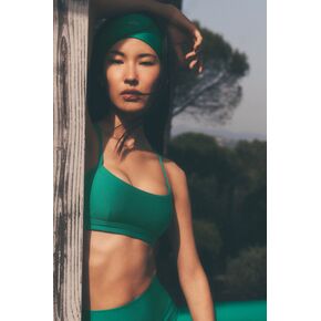 Alo Yoga Airlift Intrigue Bra - Emerald Isle in Kuwait