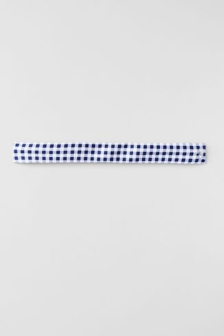 Alo Yoga Gingham Airlift So Smooth Headband - Navy Gingham - Navy Gingham / One Size in Saudi Arabia