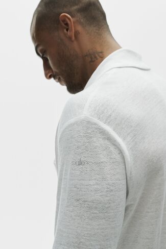 Alo Yoga Linen Jersey Coastal كم طويل بأزرار لأعلى - أبيض in Kuwait