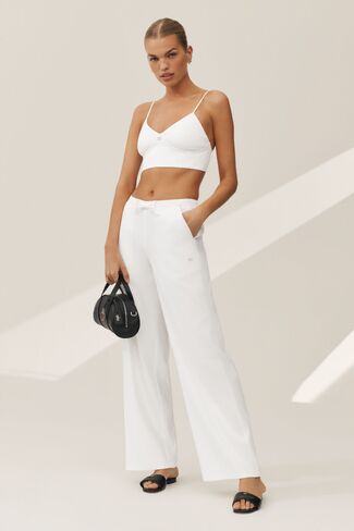 Alo Yoga Linen Blend Riviera Wide Leg Pant - White in Saudi Arabia