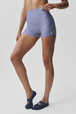 Alo Yoga 3" Airlift Gingham High-Waist Sleek Short - Navy Gingham in Kuwait