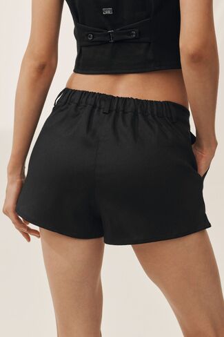 Alo Yoga Linen Blend Low-Rise Riviera Trouser Short - Black in Kuwait