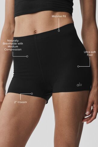 Alo Yoga 2" ALO Softsculpt Mid-Rise Short - Black in Kuwait
