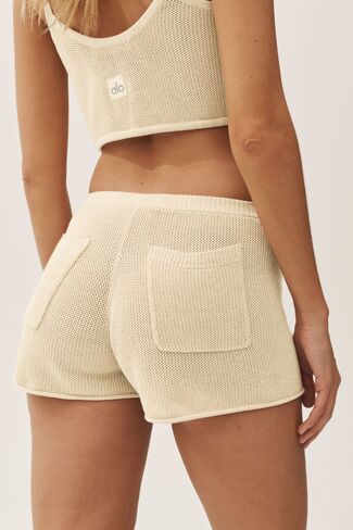 Alo Yoga Silk Cashmere Mid-Rise Heatwave Short - Sandy Beige in Kuwait