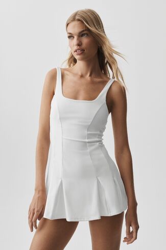 Alo Yoga ALO Softsculpt Topspin Tennis Dress - White in Saudi Arabia