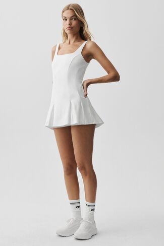 Alo Yoga ALO Softsculpt Topspin Tennis Dress - White in Saudi Arabia
