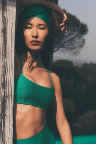 Alo Yoga Airlift Intrigue Bra - Emerald Isle in Kuwait