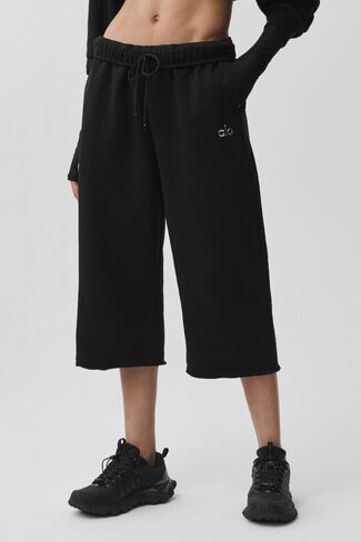 Alo Yoga Accolade Cutoff Sweatpant - Black in Saudi Arabia