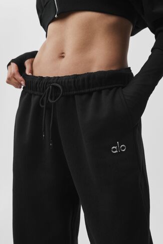 Alo Yoga Accolade Cutoff Sweatpant - Black in Saudi Arabia