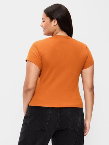 Old Navy Snug Crop T-Shirt - Spice of Life in Kuwait