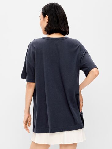تي شيرت برسومات كبيرة الحجم من Old Navy - باللون البحري in Kuwait