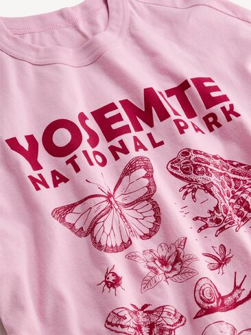 تي شيرت Old Navy Yosemite National Park ذو رقبة دائرية كبيرة الحجم - برغموت in Kuwait
