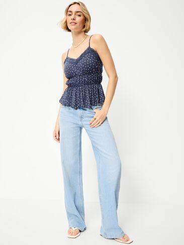 بلوزة بدون أكمام بخصر مدخن وأطراف دانتيل من Old Navy - زهور زرقاء in Kuwait