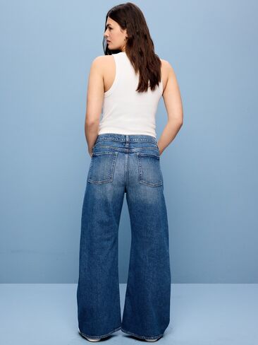 Old Navy Mid-Rise Twisted-Seam Flare Jeans - Avery in Kuwait