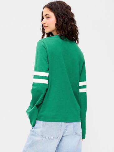 تي شيرت برسومات بأكمام طويلة من Old Navy EveryWear - جوهرة الغابات المطيرة in Kuwait