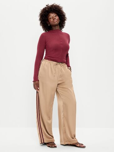 بنطال رياضي من الساتان بخصر عالٍ من Old Navy - اللوز المحمص in Kuwait